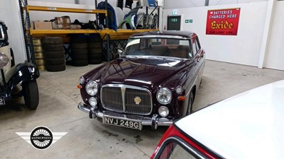 Lot 696 - 1968 ROVER P5