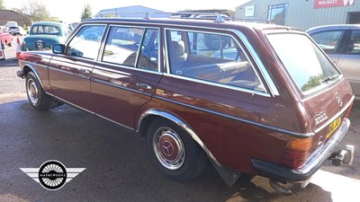 Lot 712 - 1983 MERCEDES 200 ESTATE