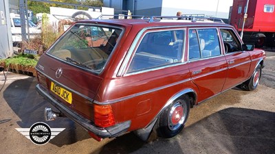 Lot 712 - 1983 MERCEDES 200 ESTATE