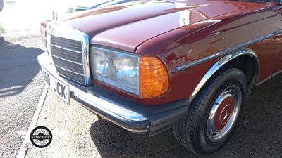 Lot 712 - 1983 MERCEDES 200 ESTATE