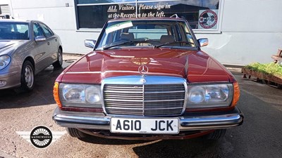 Lot 712 - 1983 MERCEDES 200 ESTATE