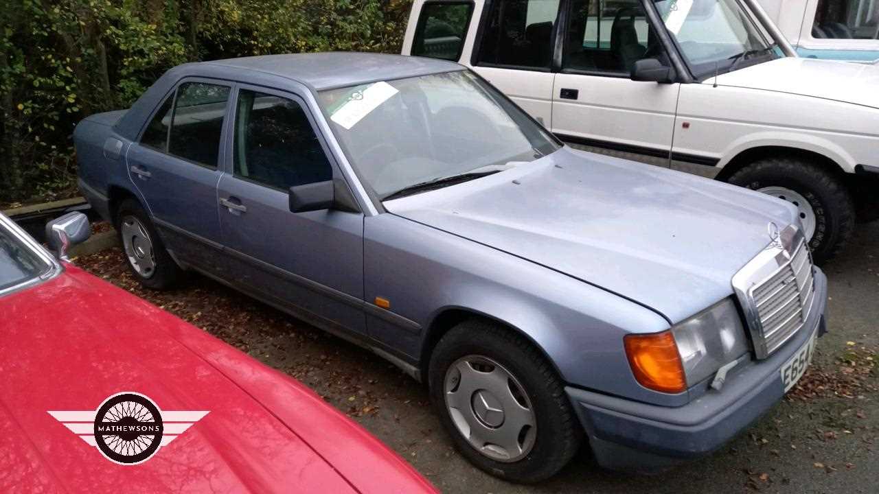 Lot 4 - 1987 MERCEDES 300 E AUTO