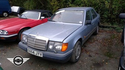 Lot 4 - 1987 MERCEDES 300 E AUTO