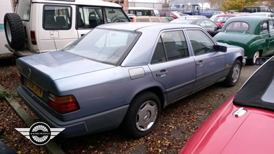 Lot 4 - 1987 MERCEDES 300 E AUTO