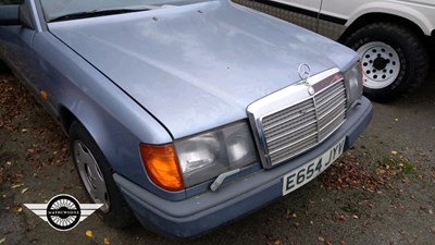 Lot 4 - 1987 MERCEDES 300 E AUTO