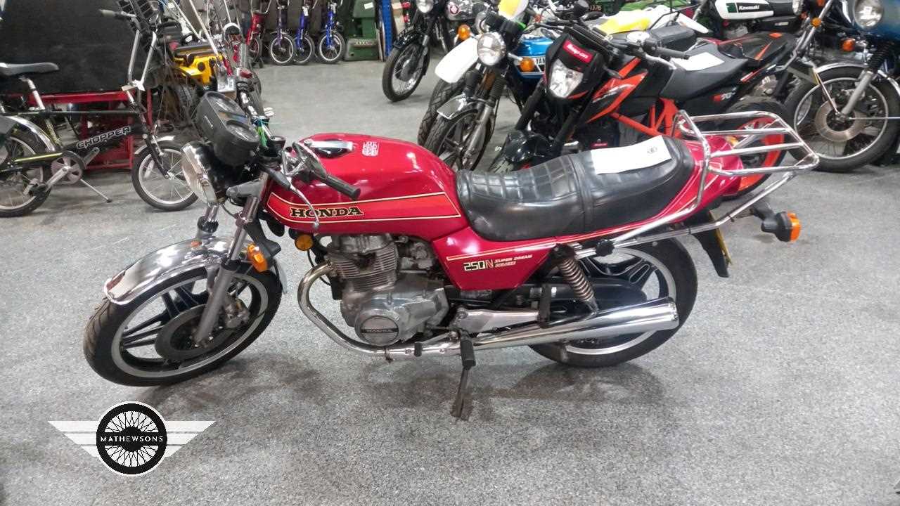 Lot 58 - 1981 HONDA CB250 SUPER DREAM DELUXE