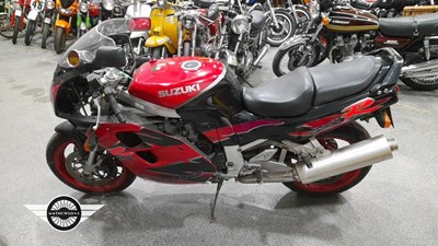 Lot 180 - 1995 SUZUKI GSXR1100