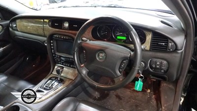 Lot 204 - 2004 JAGUAR XJ8 V8 SE AUTO