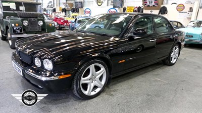 Lot 204 - 2004 JAGUAR XJ8 V8 SE AUTO