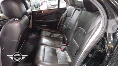 Lot 204 - 2004 JAGUAR XJ8 V8 SE AUTO