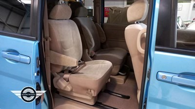 Lot 206 - 2004 NISSAN SERENA 7 SEATER