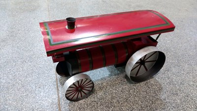 Lot 717 - TIN PLATE TRACTION ENGINE