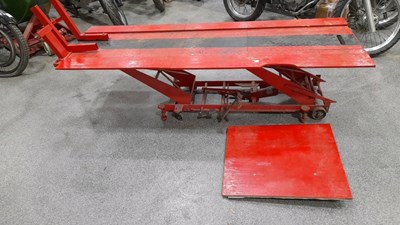 Lot 641 - SEALEY HYDRAULIC BIKE LIFT