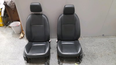 Lot 739 - PAIR OF LEATHER FORD FOCUS FRONT SEATS