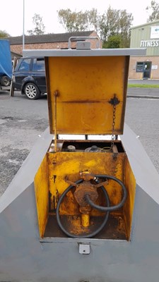 Lot 611 - BUNDED 1000 LITRE METAL FUEL TANK