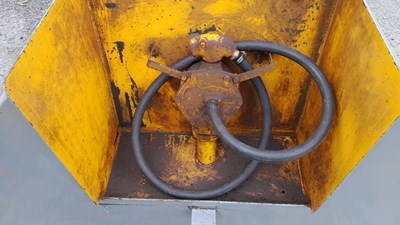 Lot 611 - BUNDED 1000 LITRE METAL FUEL TANK