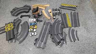 Lot 863 - BOX OF SCALEXTRIC TRACK & CARS