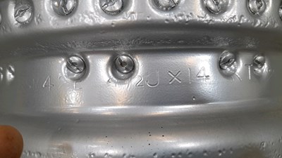 Lot 813 - SET OF 5 REFURBISHED 472 J14 MG WIRE WHEELS & NOCK OF HUB CONVERSION KIT