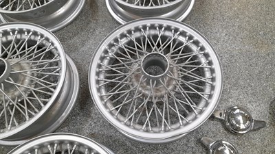 Lot 813 - SET OF 5 REFURBISHED 472 J14 MG WIRE WHEELS & NOCK OF HUB CONVERSION KIT