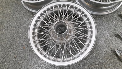 Lot 813 - SET OF 5 REFURBISHED 472 J14 MG WIRE WHEELS & NOCK OF HUB CONVERSION KIT