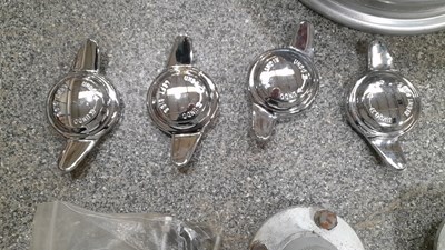 Lot 813 - SET OF 5 REFURBISHED 472 J14 MG WIRE WHEELS & NOCK OF HUB CONVERSION KIT