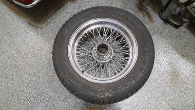 Lot 821 - JAGUAR/ASTON MARTIN CHROME WIRE WHEEL & TYRE 195/65/R15