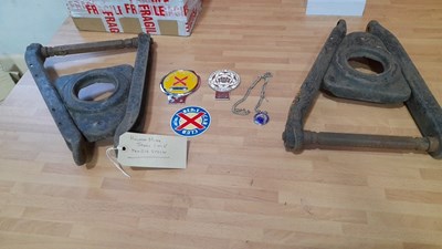 Lot 785 - HILMAN MINX STRUT TOPS, 3X BADGES & WATCH CHAIN