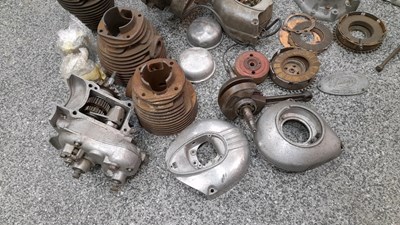 Lot 793 - VILLIERS ENGINE AND GEARBOX PARTS