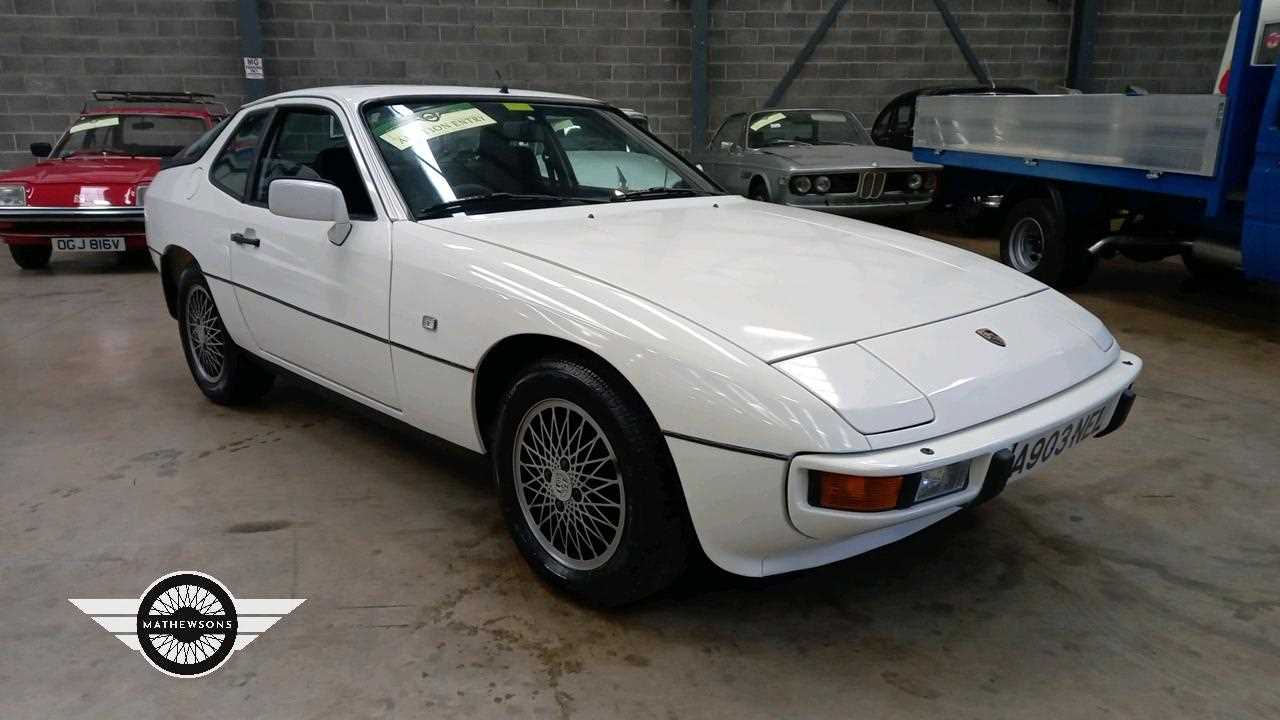 Lot 218 - 1984 PORSCHE 924