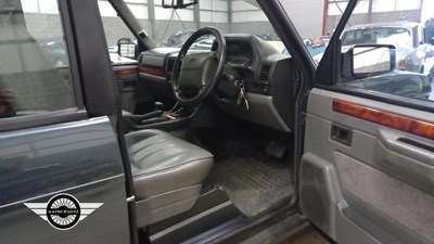 Lot 323 - 1995 LAND ROVER RANGE ROVER VOGUE SE A