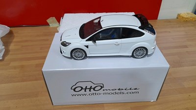 Lot 766 - FORD FOCUS RS MK2 1.18 SCALE MODEL IN WHITE BY OTTO MODELS