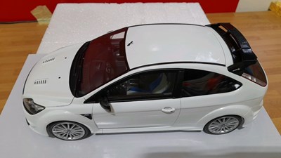 Lot 766 - FORD FOCUS RS MK2 1.18 SCALE MODEL IN WHITE BY OTTO MODELS