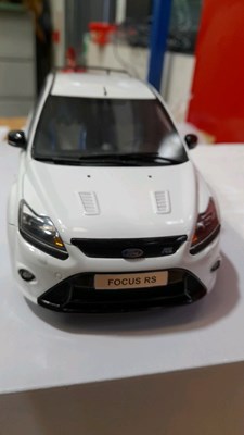 Lot 766 - FORD FOCUS RS MK2 1.18 SCALE MODEL IN WHITE BY OTTO MODELS