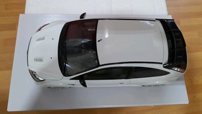 Lot 766 - FORD FOCUS RS MK2 1.18 SCALE MODEL IN WHITE BY OTTO MODELS