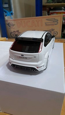 Lot 766 - FORD FOCUS RS MK2 1.18 SCALE MODEL IN WHITE BY OTTO MODELS