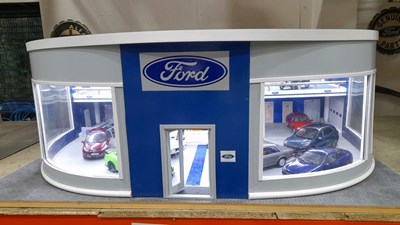 Lot 97 - 1.18 SCALE MODEL HAND BUILT OF A FORD DEALERSHIP SHOWROOM INC MODELS