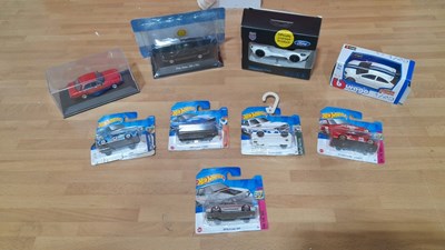 Lot 623 - FORD GT 2017 2.4G WIRELESS COMPUTER MOUSE + SELECTION OF FORD MODELS