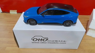 Lot 49 - FORD MUSTANG MACH E IN BLUE, 1.18 SCALE MODEL BY OTTO MODELS