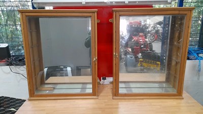 Lot 627 - 2 WOODEN DISPLAY CABINETS WITH GLASS DOORS SHELVES & MIRROR BACKING 31" X 24"