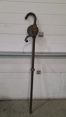 Lot 651 - VINTAGE HAND OPERATED BARREL /DRUM PUMP