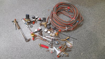 Lot 789 - SAFFIRE OXY/ACET WELDING KIT + SPARE GAUGES AND NOZZLES ETC