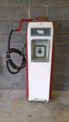 Lot 305 - AVERY HARDOLL PETROL PUMP