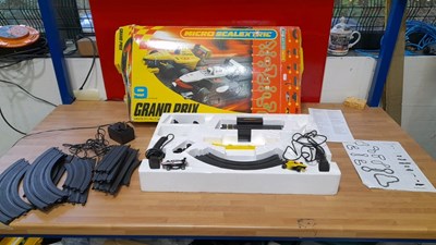 Lot 587 - MICRO SCALEXTRIC GRAND PRIX SET