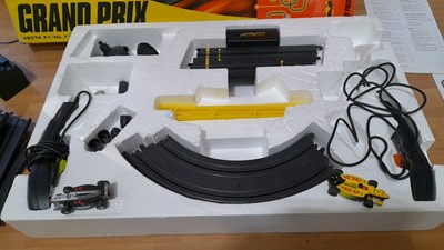 Lot 587 - MICRO SCALEXTRIC GRAND PRIX SET