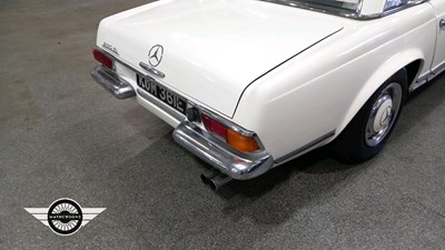 Lot 102 - 1967 MERCEDES 230 S