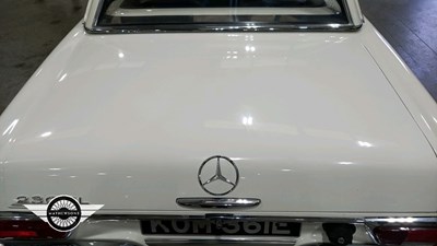 Lot 102 - 1967 MERCEDES 230 S