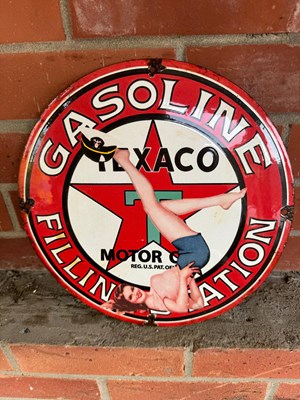 Lot 411 - TEXACO ENAMEL SIGN 12" DIAMETER