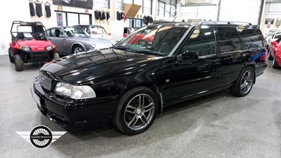 Lot 592 - 1999 VOLVO V70 R