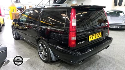 Lot 592 - 1999 VOLVO V70 R