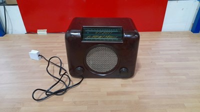 Lot 879 - BUSH BAKELITE RADIO